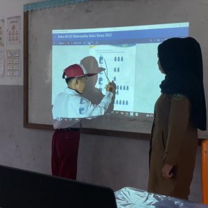 Kipin facilitates digital learning in class with students